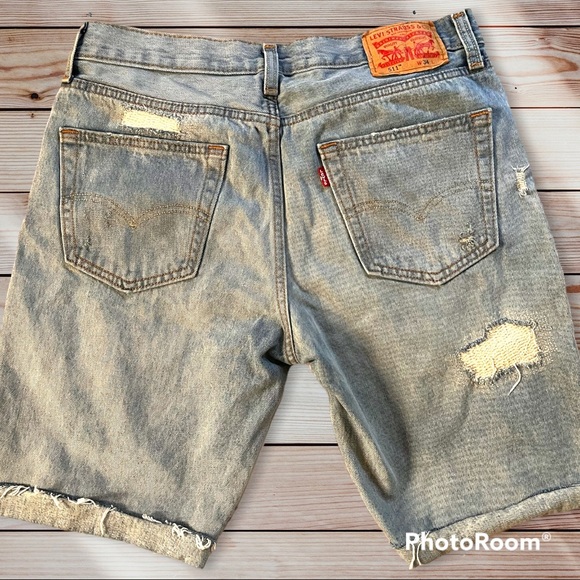 Red tag Levi distressed Bermuda shorts - Picture 6 of 11